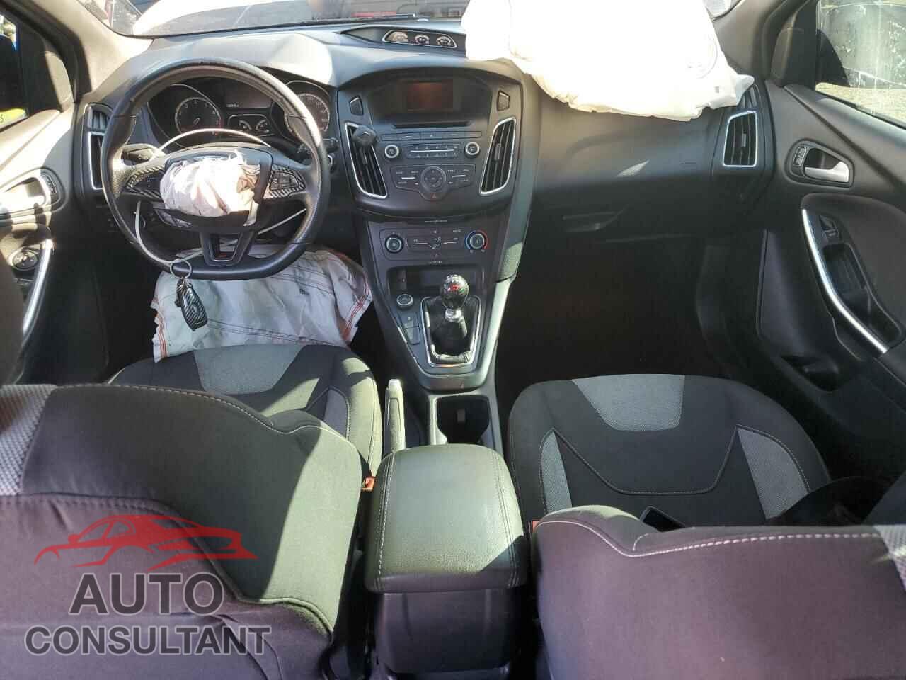 FORD FOCUS 2017 - 1FADP3L94HL306997