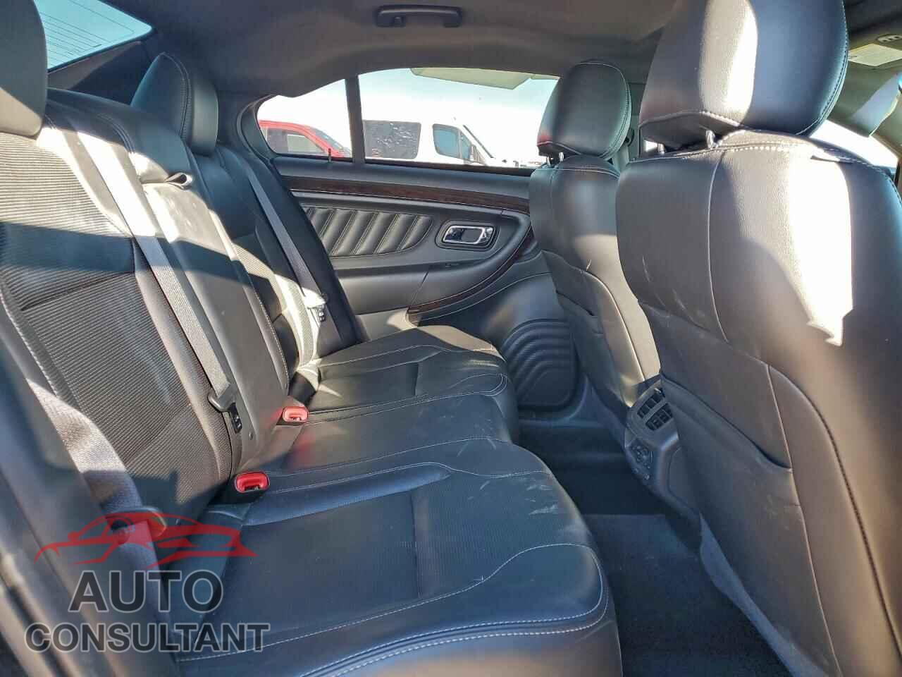 FORD TAURUS 2017 - 1FAHP2F81HG108384
