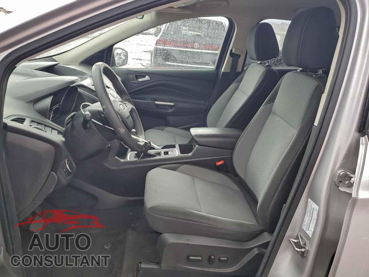 FORD ESCAPE 2017 - 1FMCU0GD4HUC51114