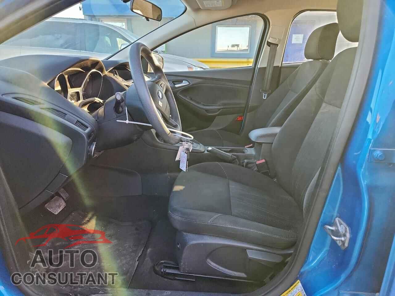 FORD FOCUS 2015 - 1FADP3F23FL239241