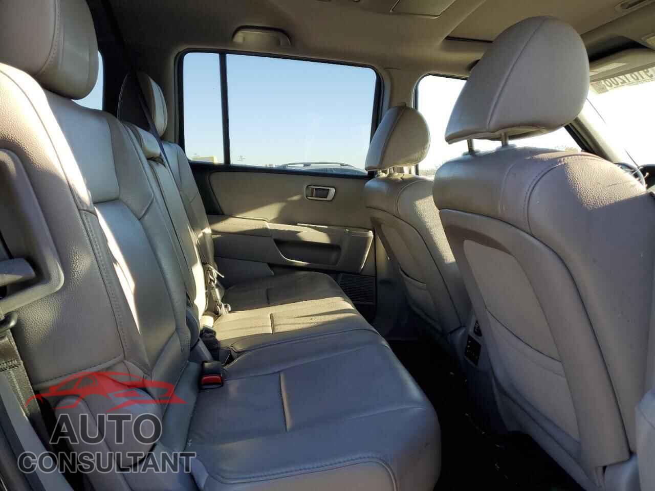 HONDA PILOT 2013 - 5FNYF4H65DB045556