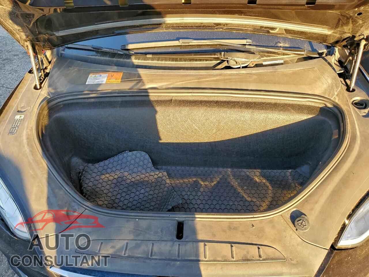 TESLA MODEL X 2018 - 5YJXCBE21JF117889
