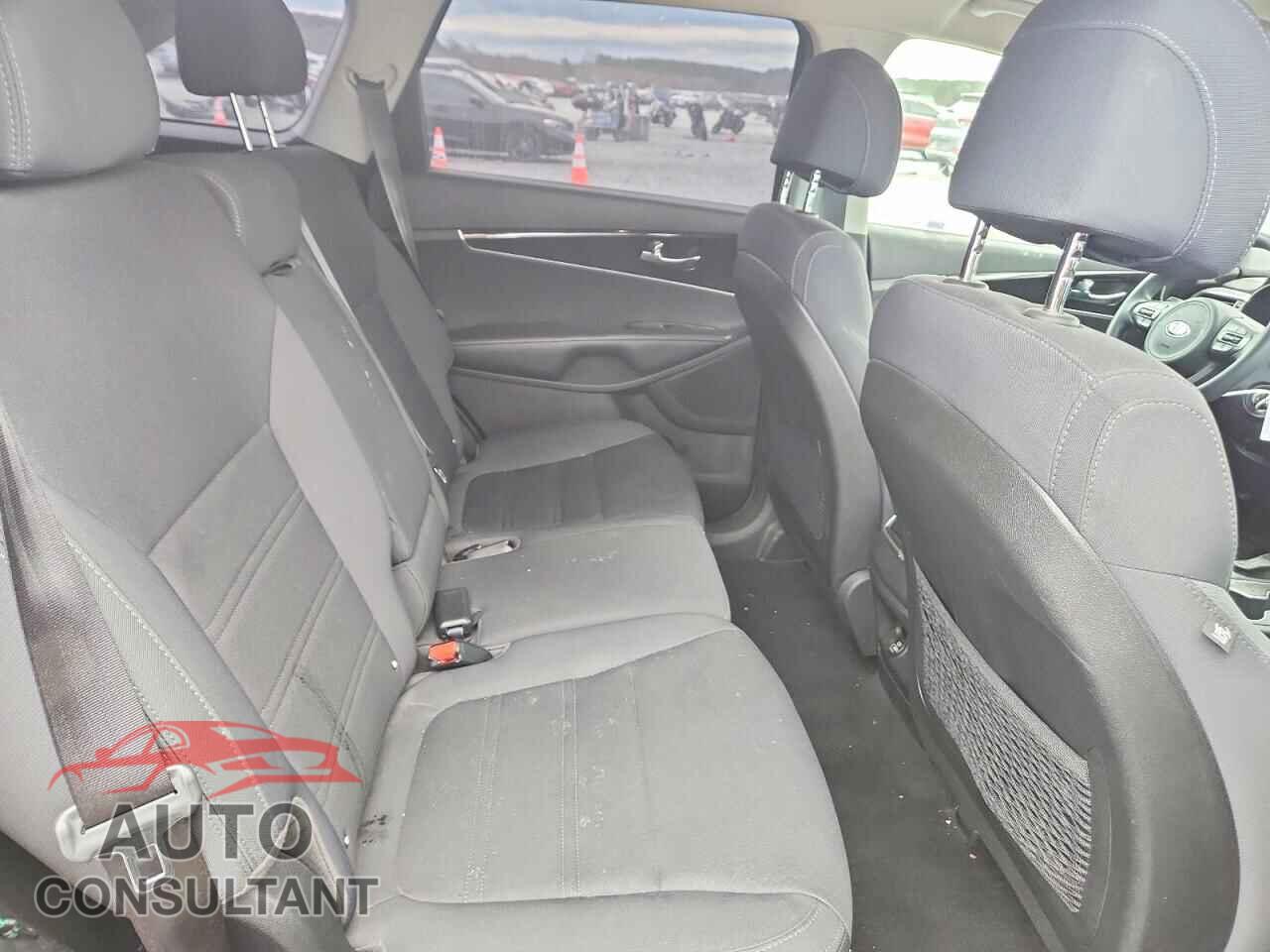 KIA SORENTO 2017 - 5XYPG4A31HG196823
