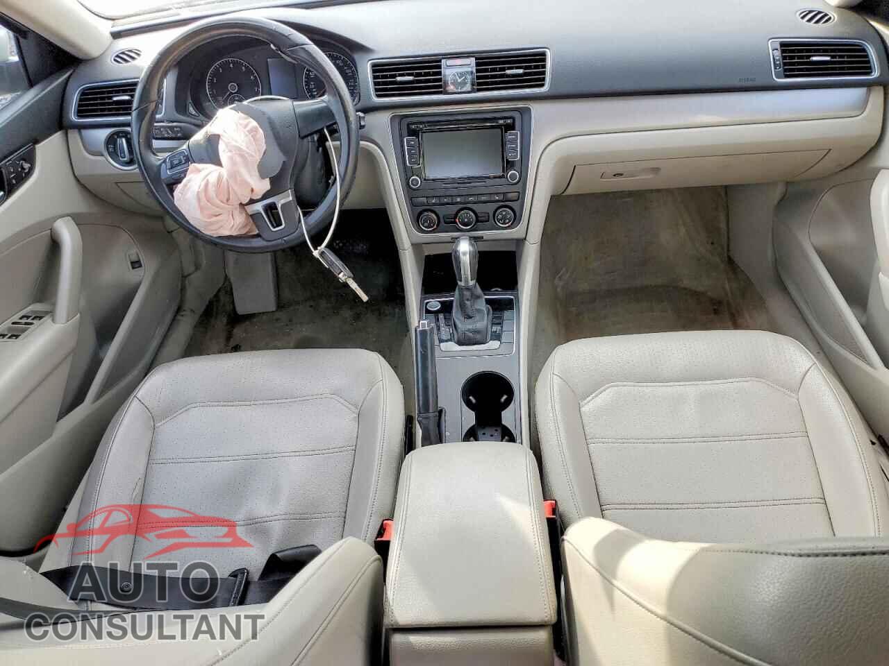 VOLKSWAGEN PASSAT 2015 - 1VWAT7A33FC120599