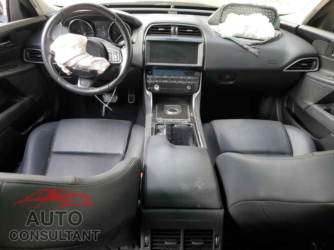 JAGUAR XE 2019 - SAJAR4FX8KCP48018
