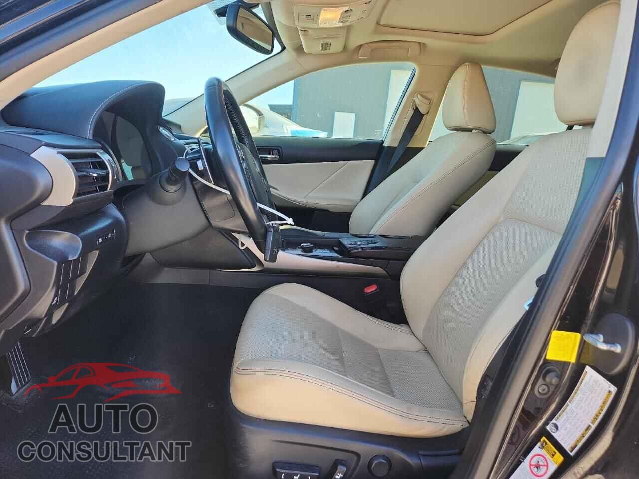 LEXUS IS 2014 - JTHCE1D23E5000521