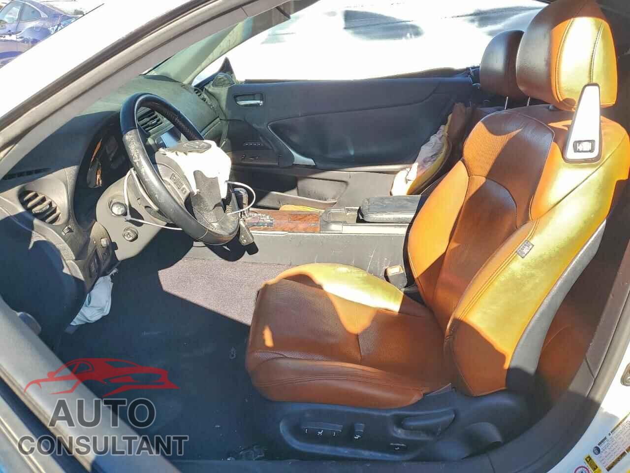 LEXUS IS 2014 - JTHFF2C21E2529890