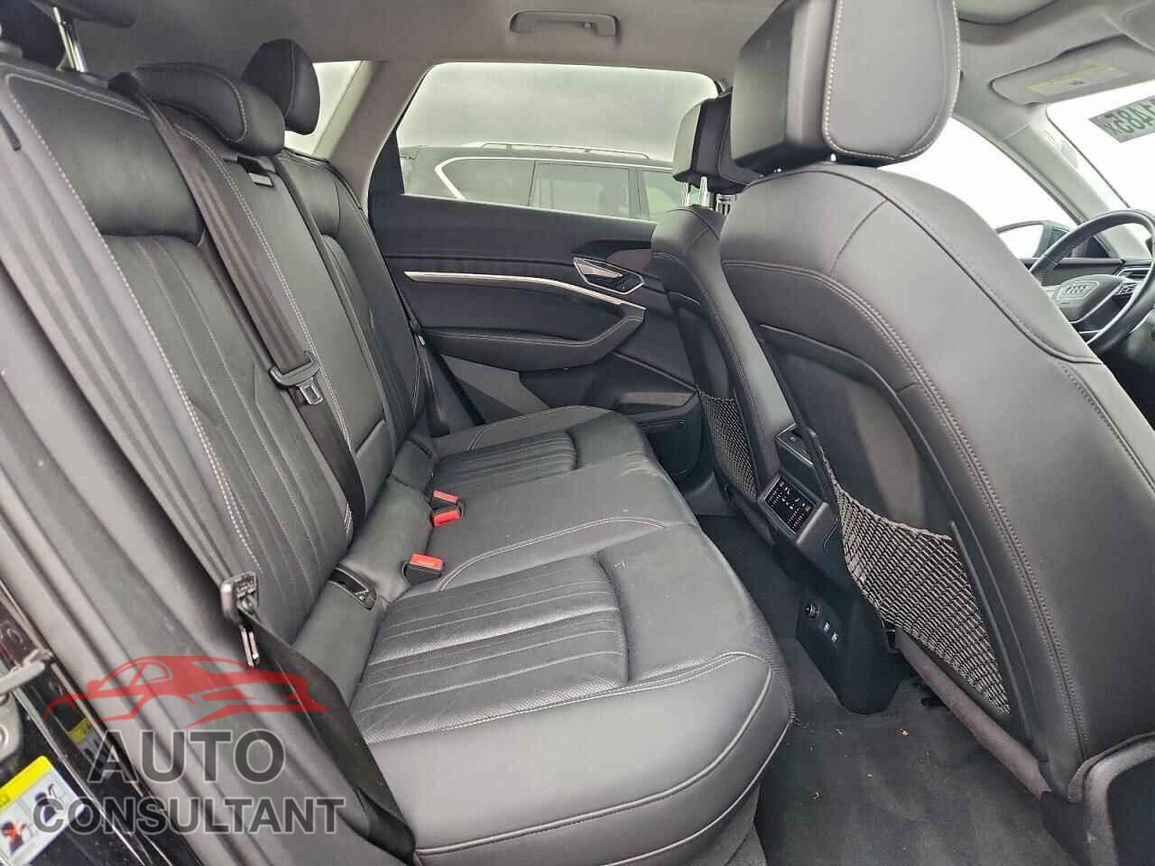 AUDI E-TRON 2019 - WA1LAAGE0KB024690