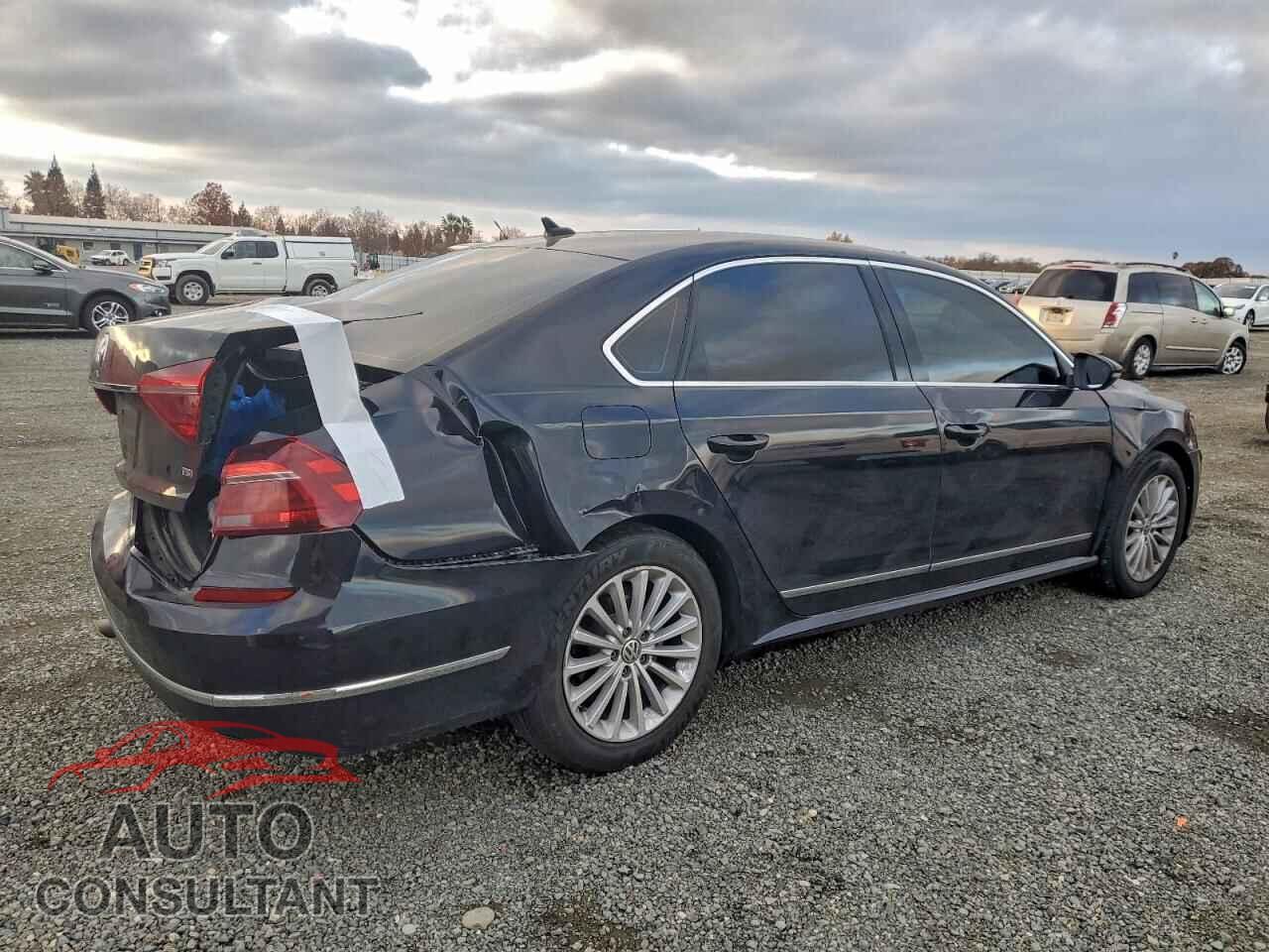 VOLKSWAGEN PASSAT 2017 - 1VWBT7A38HC044434