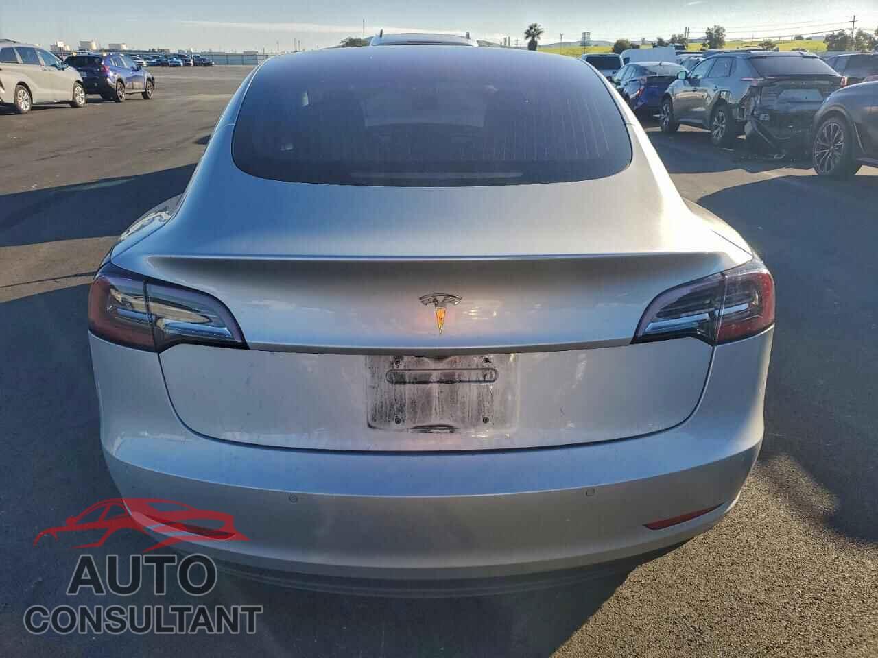 TESLA MODEL 3 2018 - 5YJ3E1EA0JF046582