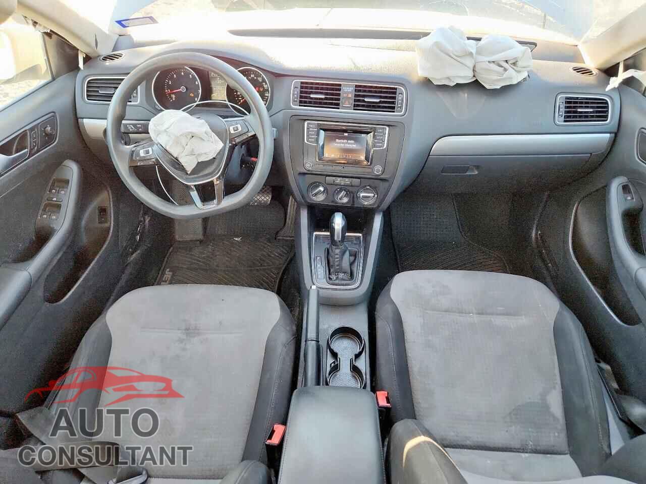 VOLKSWAGEN JETTA 2017 - 3VW2B7AJ0HM233014