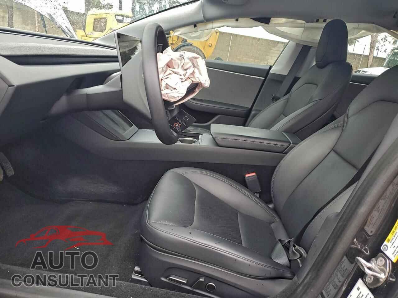 TESLA MODEL 3 2024 - 5YJ3E1EA4RF744995