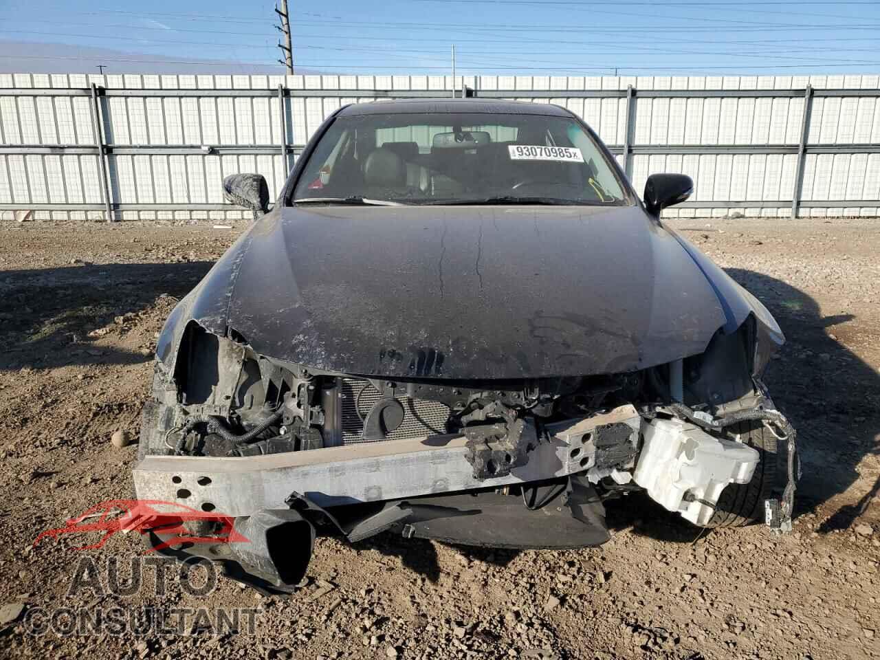 LEXUS IS 2011 - JTHCF5C21B5048956