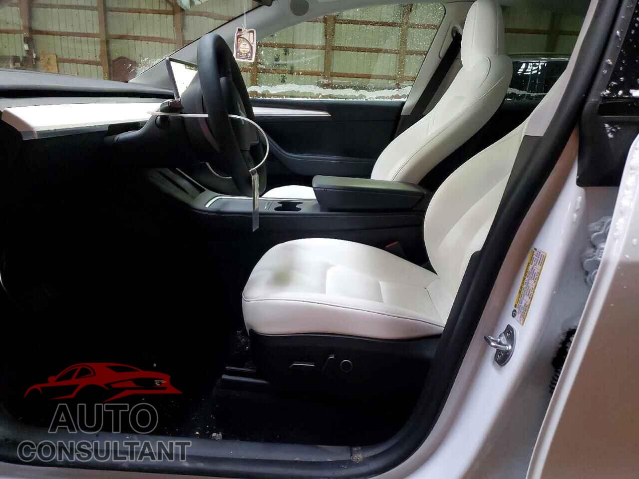 TESLA MODEL Y 2024 - LRWYGDEE0RC670036