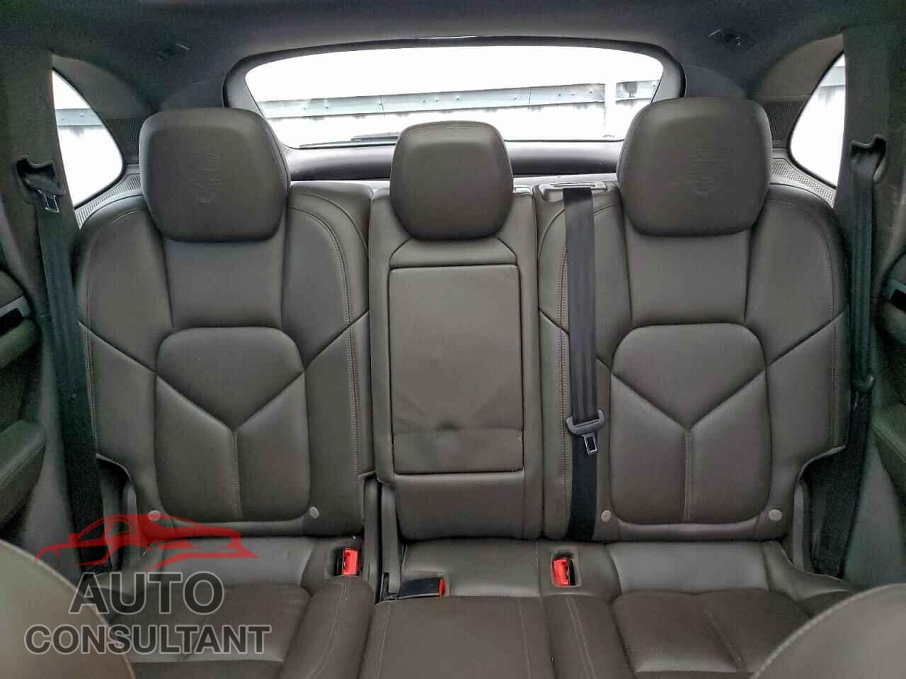 PORSCHE CAYENNE 2018 - WP1AA2A2XJKA00122