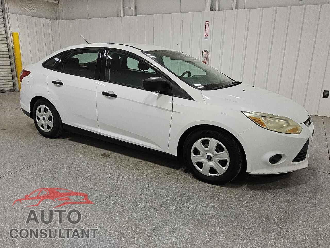FORD FOCUS 2014 - 1FADP3E20EL302165
