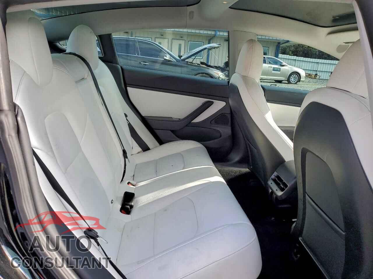 TESLA MODEL 3 2019 - 5YJ3E1EBXKF192580