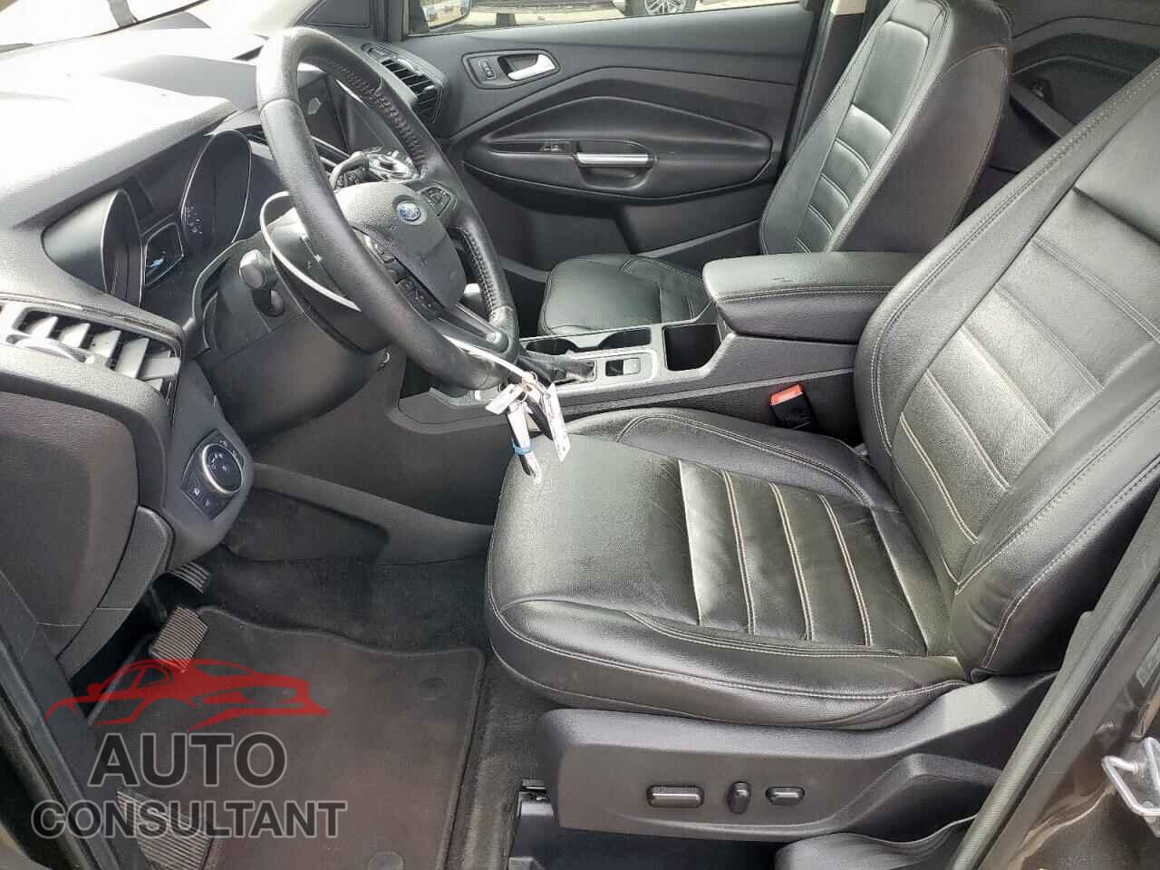 FORD ESCAPE 2017 - 1FMCU0JD5HUD10115