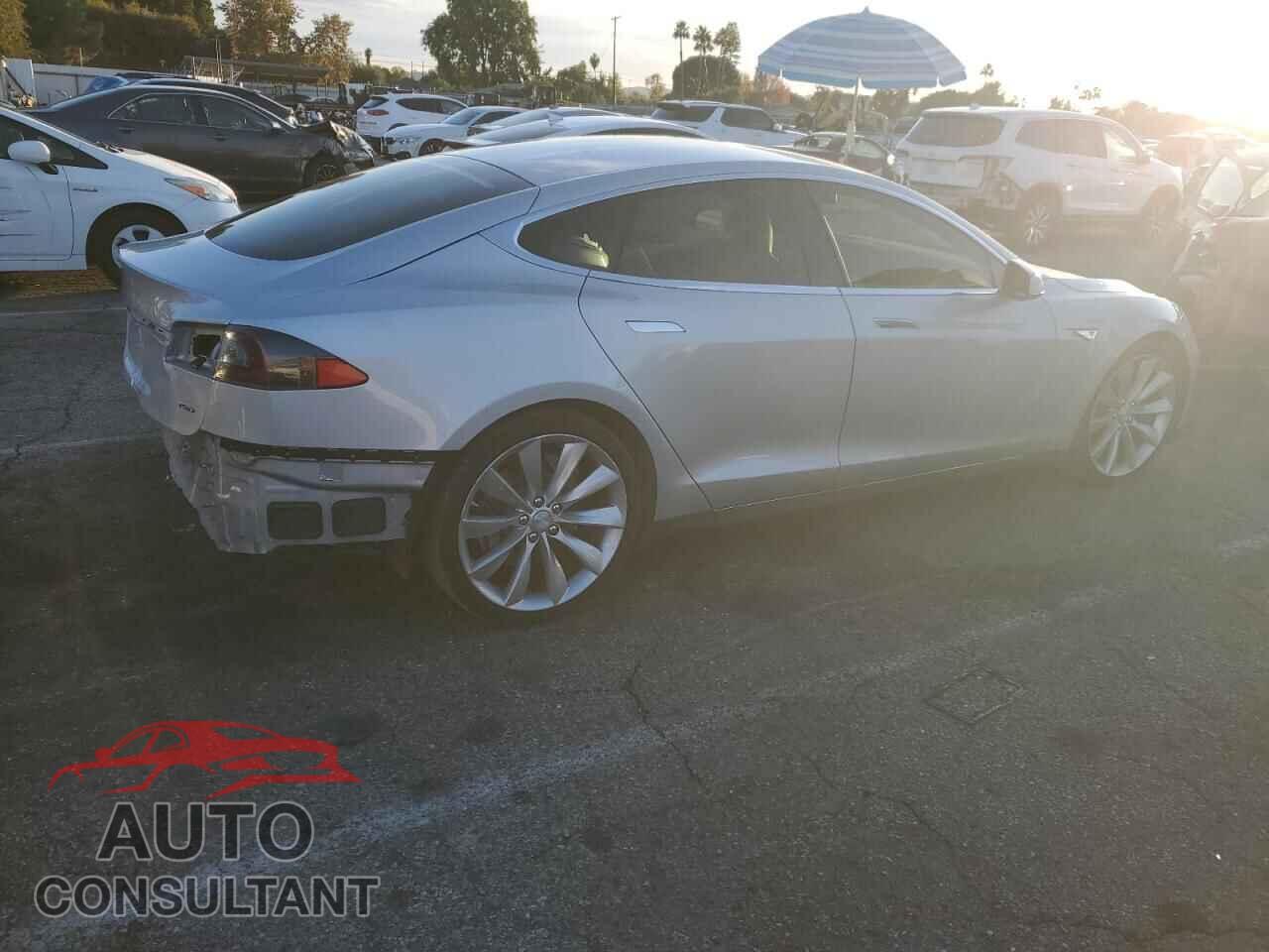 TESLA MODEL S 2015 - 5YJSA1E22FF119619