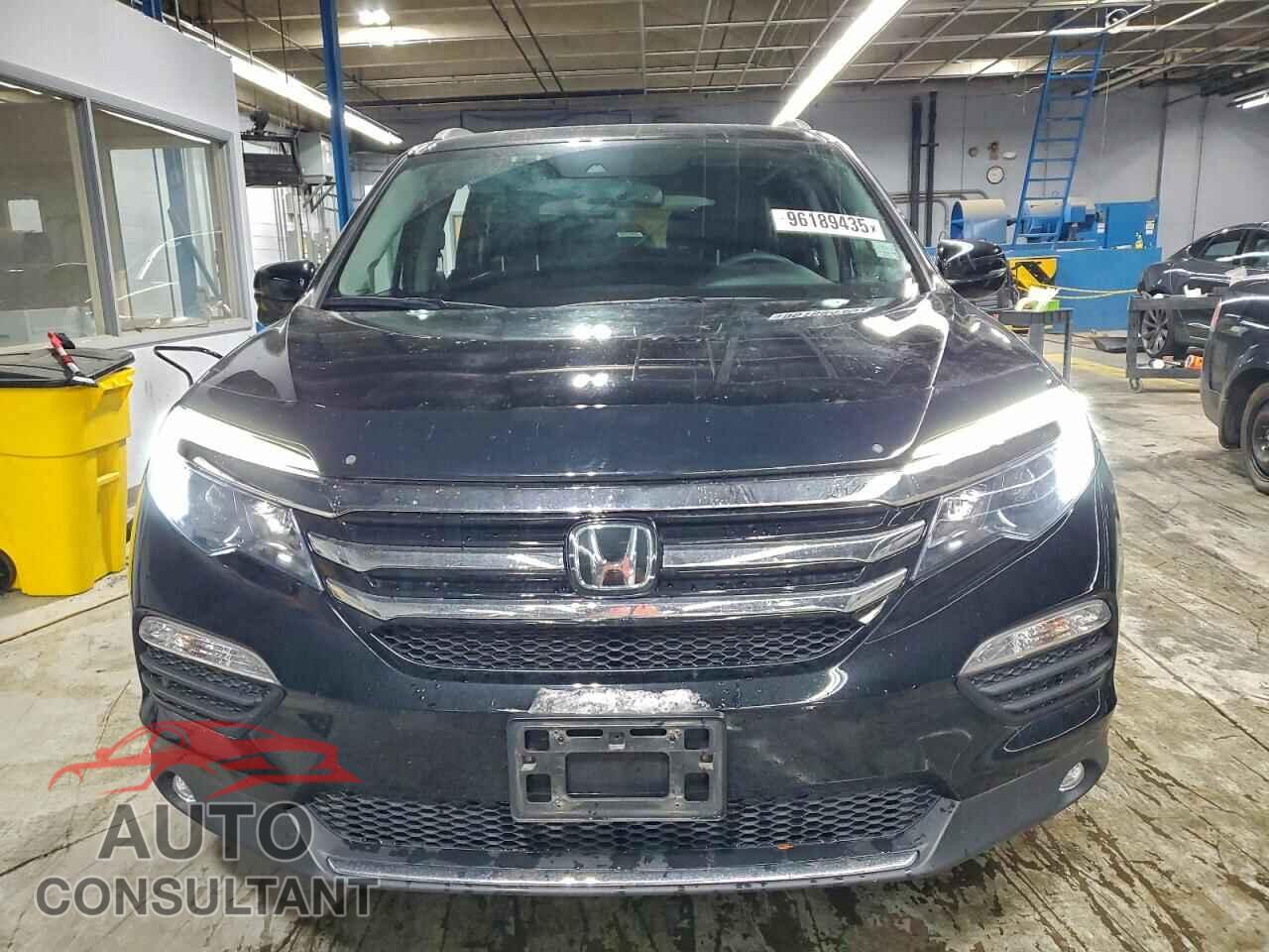HONDA PILOT 2017 - 5FNYF6H98HB081401