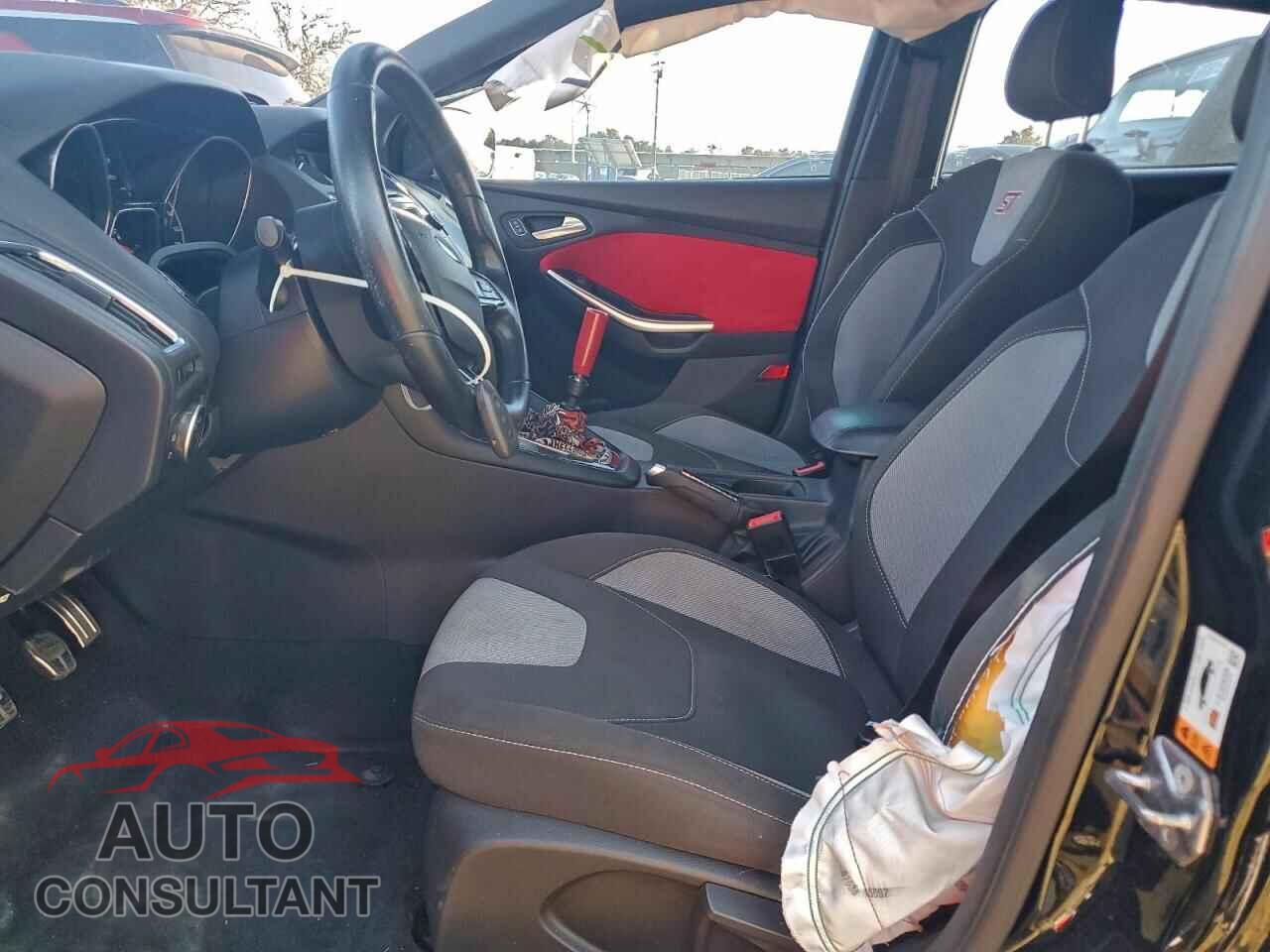 FORD FOCUS 2017 - 1FADP3L93HL208673