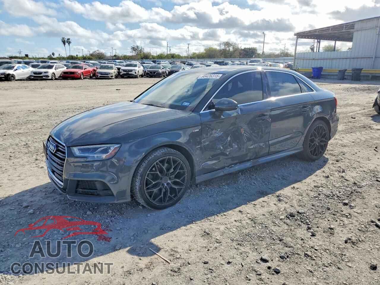 AUDI A3 2018 - WAUGUGFF8J1015944