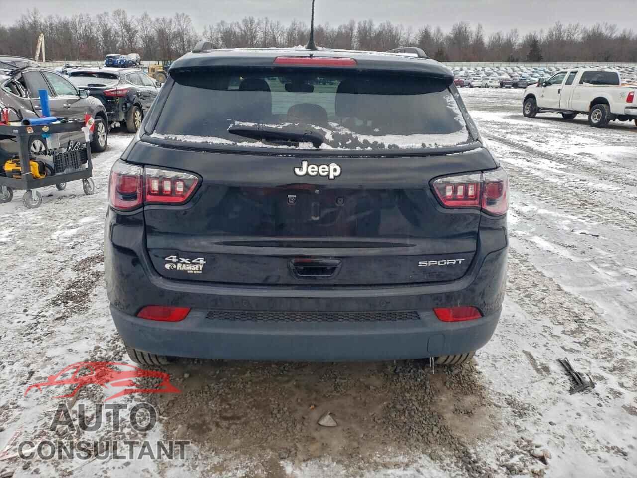 JEEP COMPASS 2018 - 3C4NJDAB9JT144502