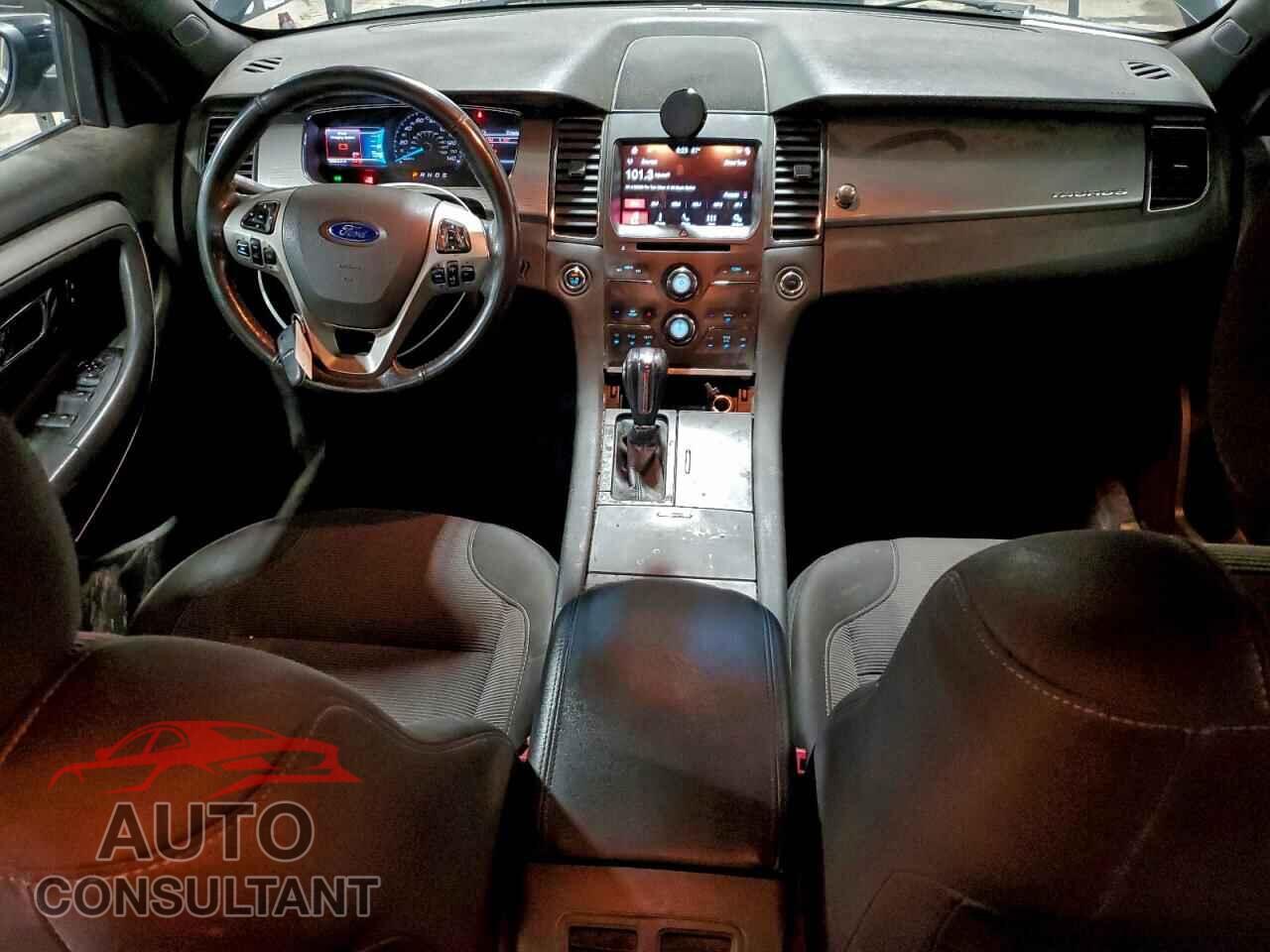 FORD TAURUS 2017 - 1FAHP2E82HG122621