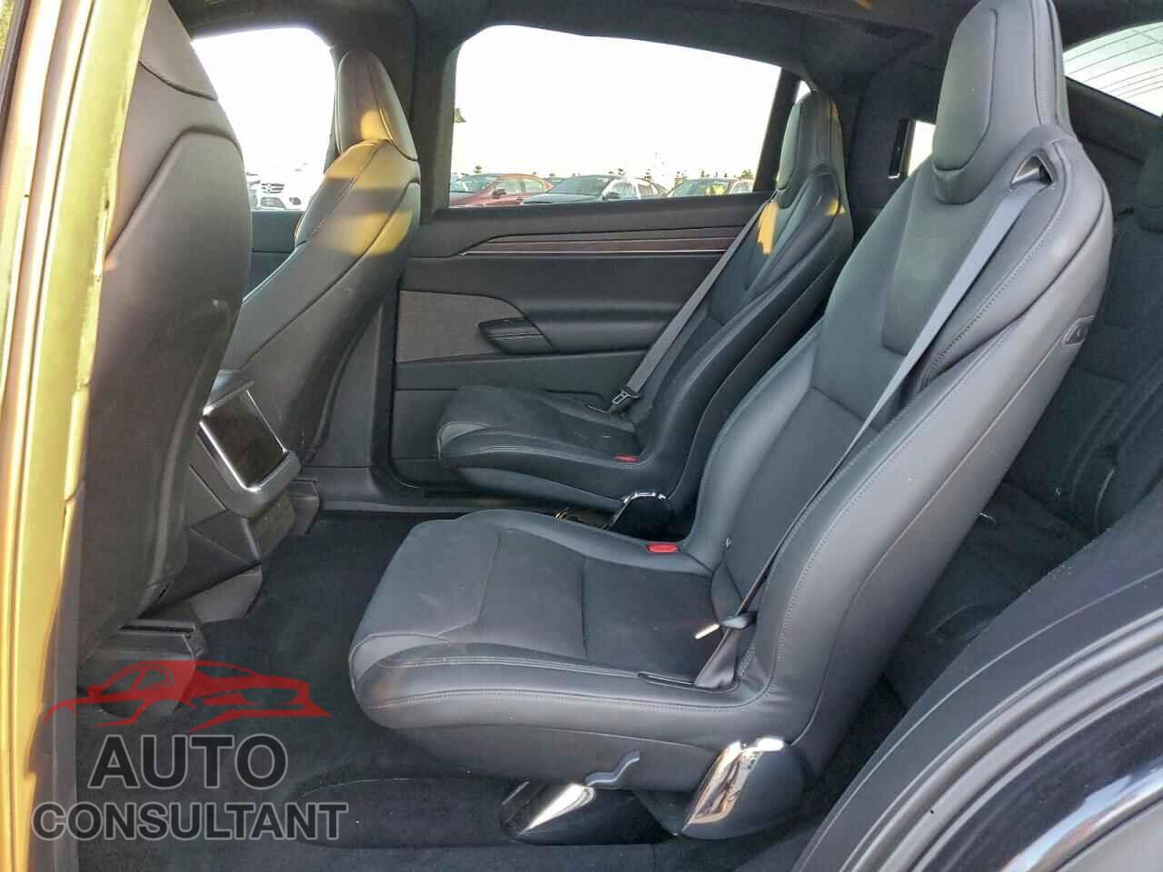 TESLA MODEL X 2024 - 7SAXCBE52RF444746
