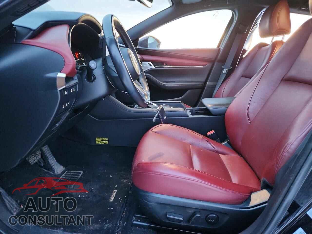 MAZDA 3 2019 - JM1BPBMM8K1136189