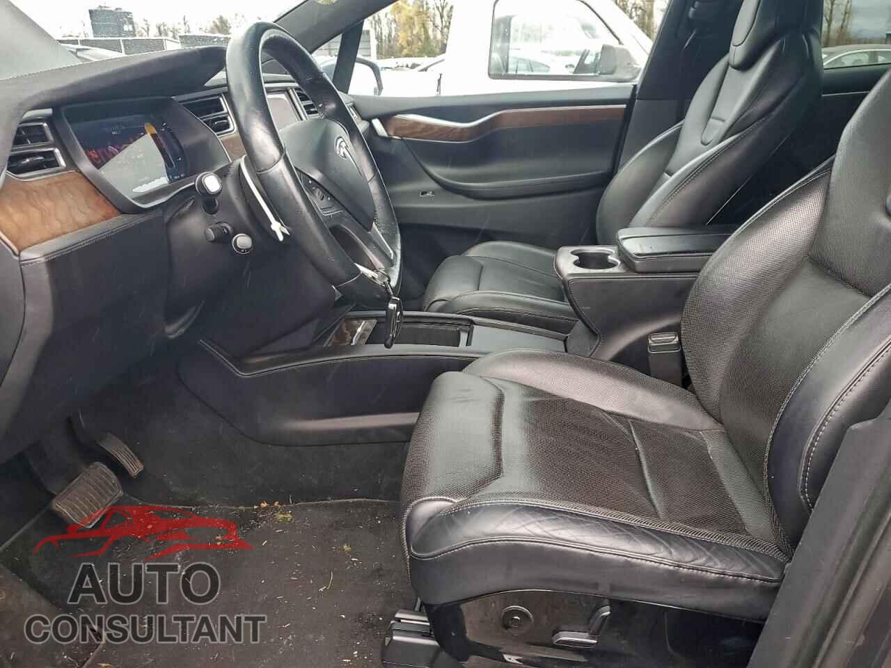 TESLA MODEL X 2016 - 5YJXCBE21GF011967