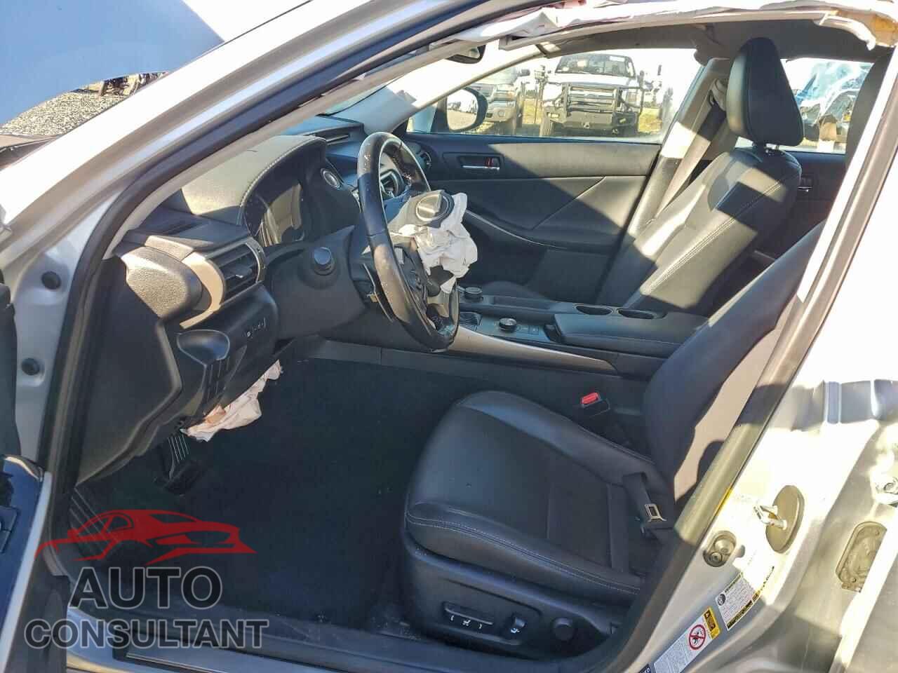 LEXUS IS 2016 - JTHBA1D25G5002118