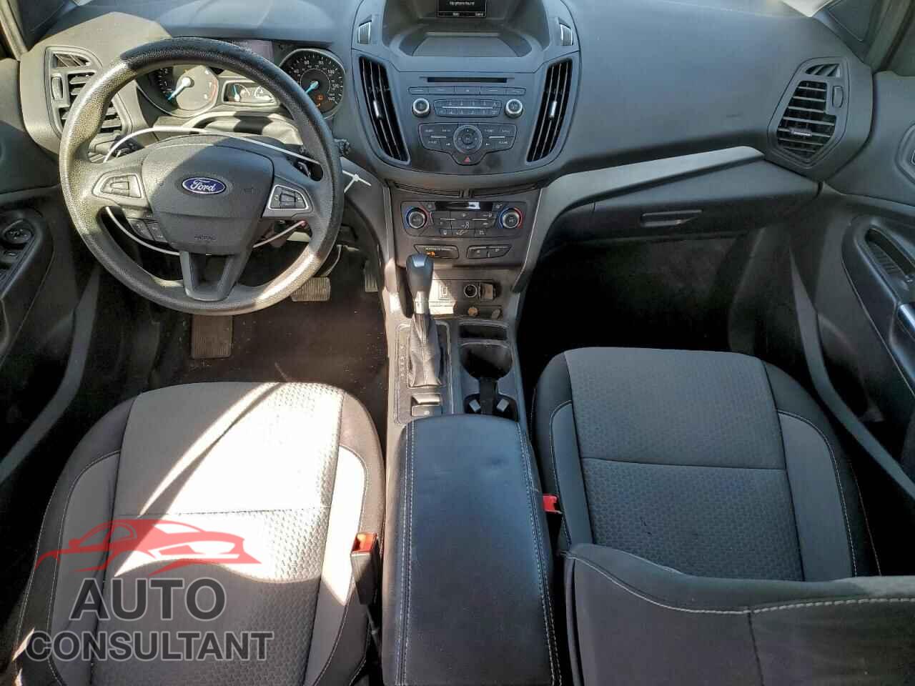 FORD ESCAPE 2017 - 1FMCU9G96HUC04439