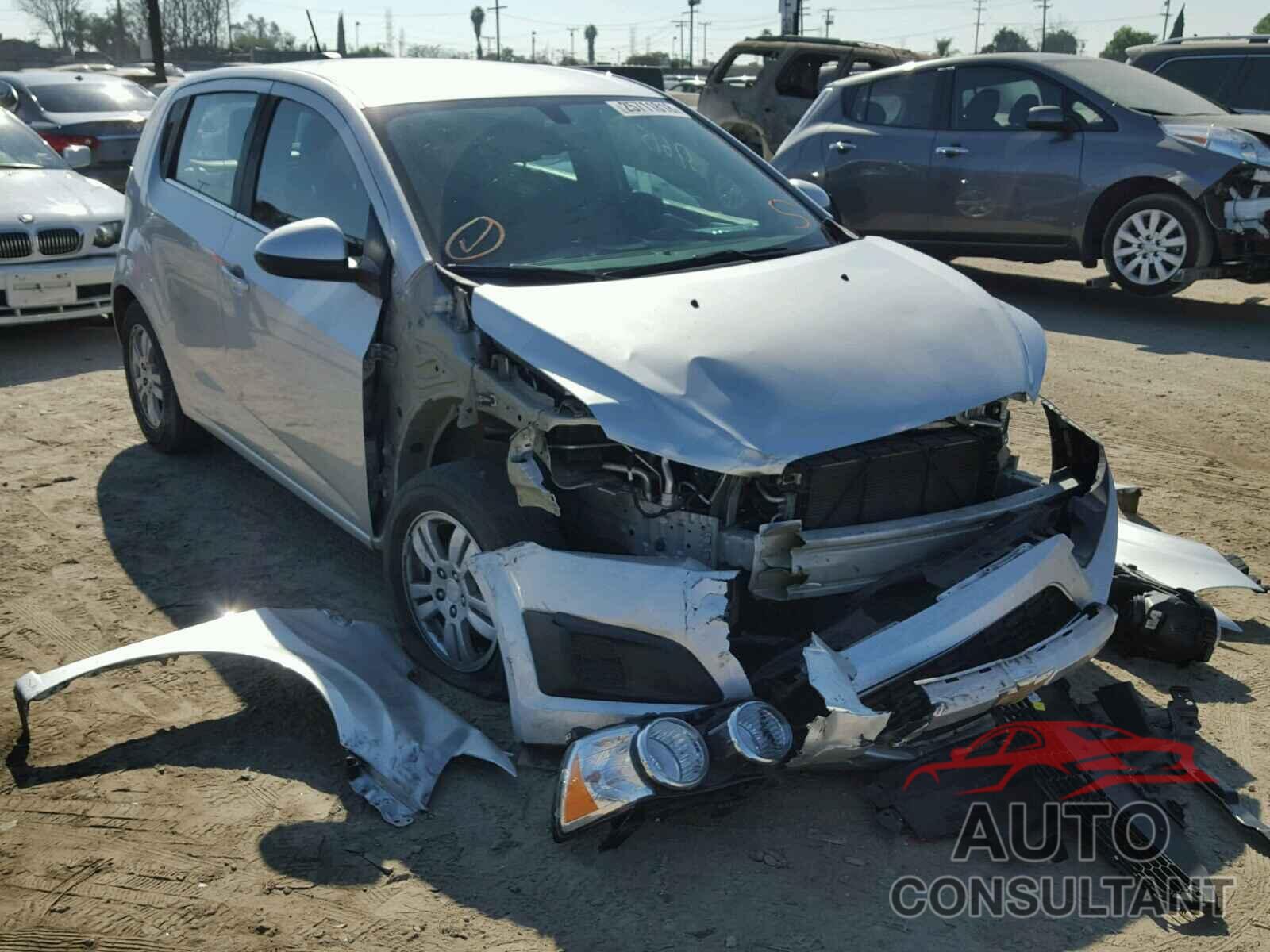 CHEVROLET SONIC 2015 - 1G1JC6SG0F4175285
