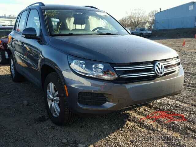 VOLKSWAGEN TIGUAN 2016 - WVGBV7AX7GW528121