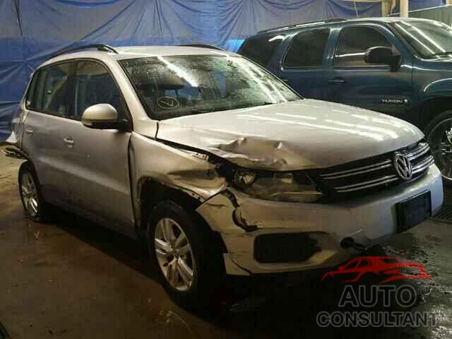 VOLKSWAGEN TIGUAN 2015 - WVGAV7AX4FW556260