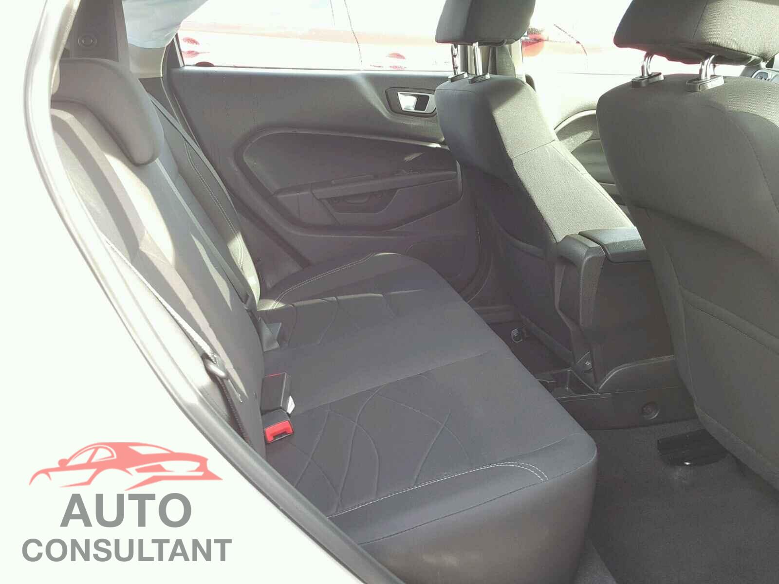 FORD FIESTA 2015 - 3FADP4EJ8FM117634