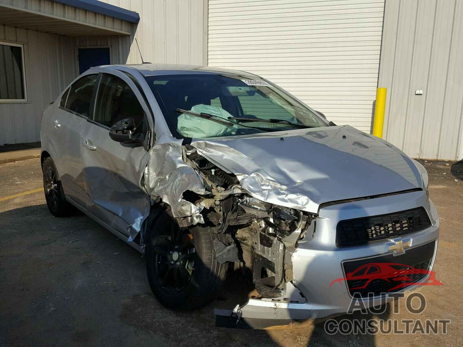 CHEVROLET SONIC 2015 - 1G1JC5SB0F4122536