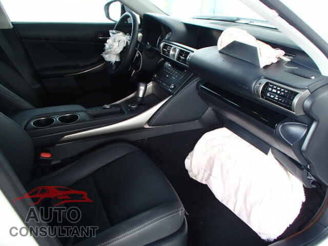 LEXUS IS250 2015 - JTHBF1D27F5070100