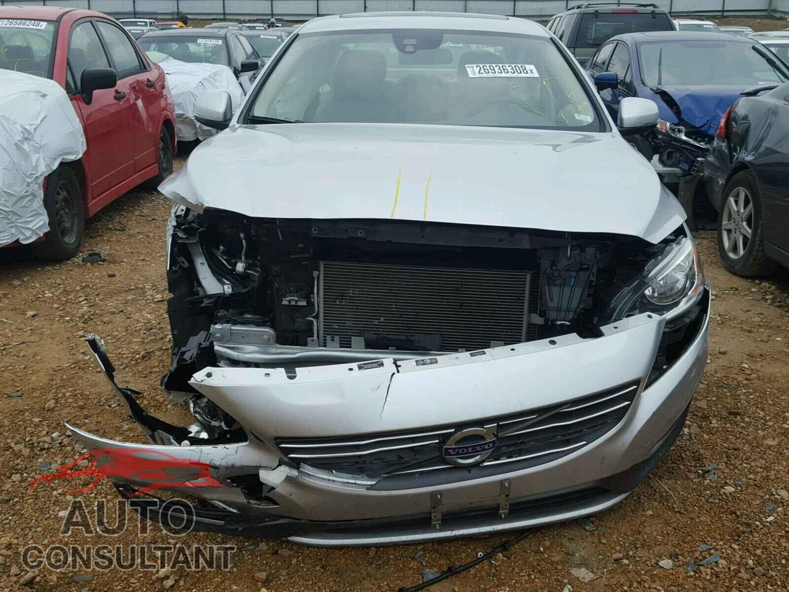 VOLVO S60 2015 - YV140MFB8F2316058