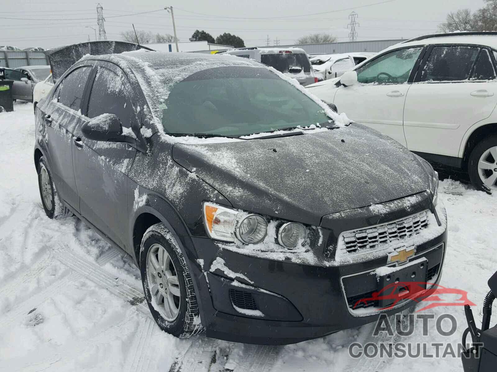 CHEVROLET SONIC 2015 - 1G1JC5SH1F4167201