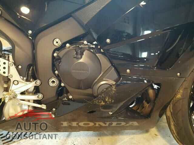 HONDA CBR CYCLE 2015 - JH2PC4006FK800108
