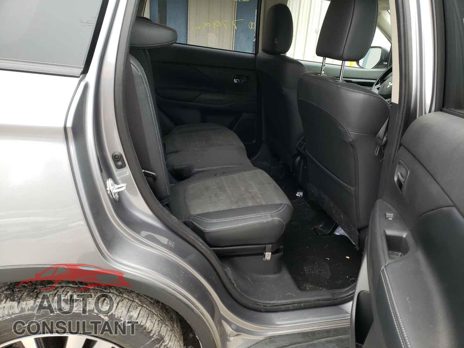 MITSUBISHI OUTLANDER 2019 - JA4AD3A39KZ047636