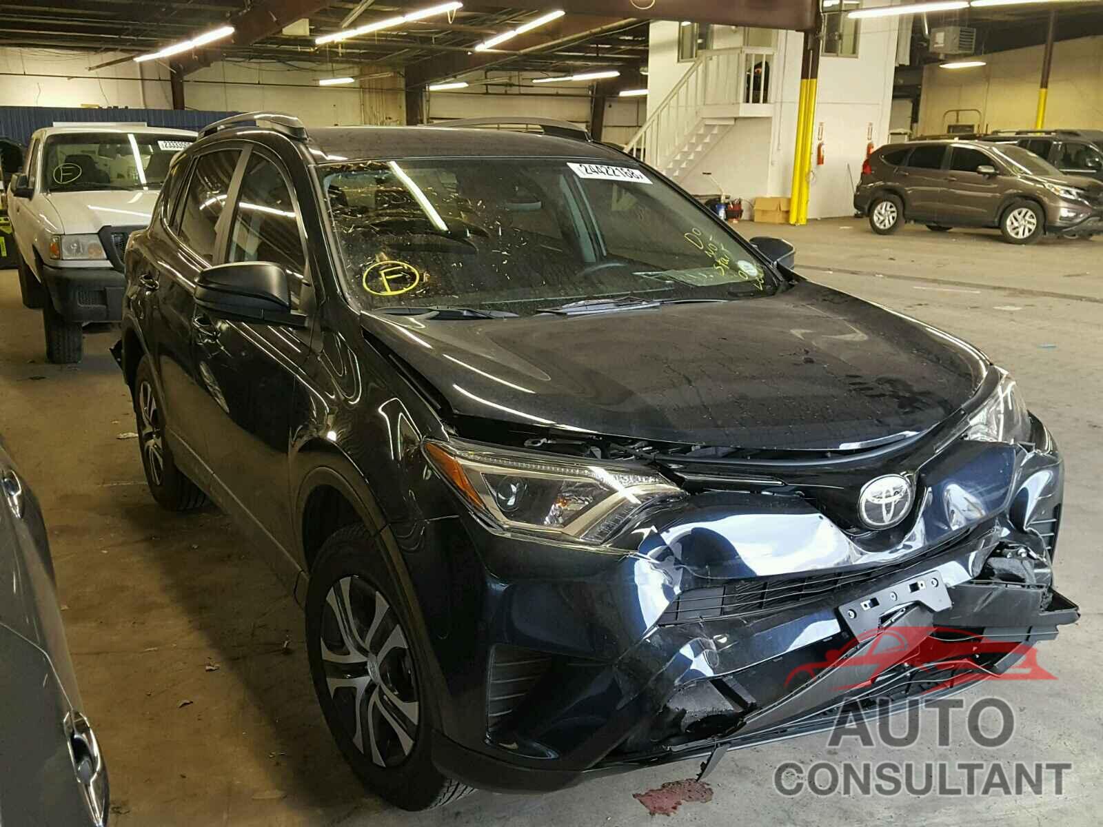 TOYOTA RAV4 2017 - JTMBFREV1HD217304