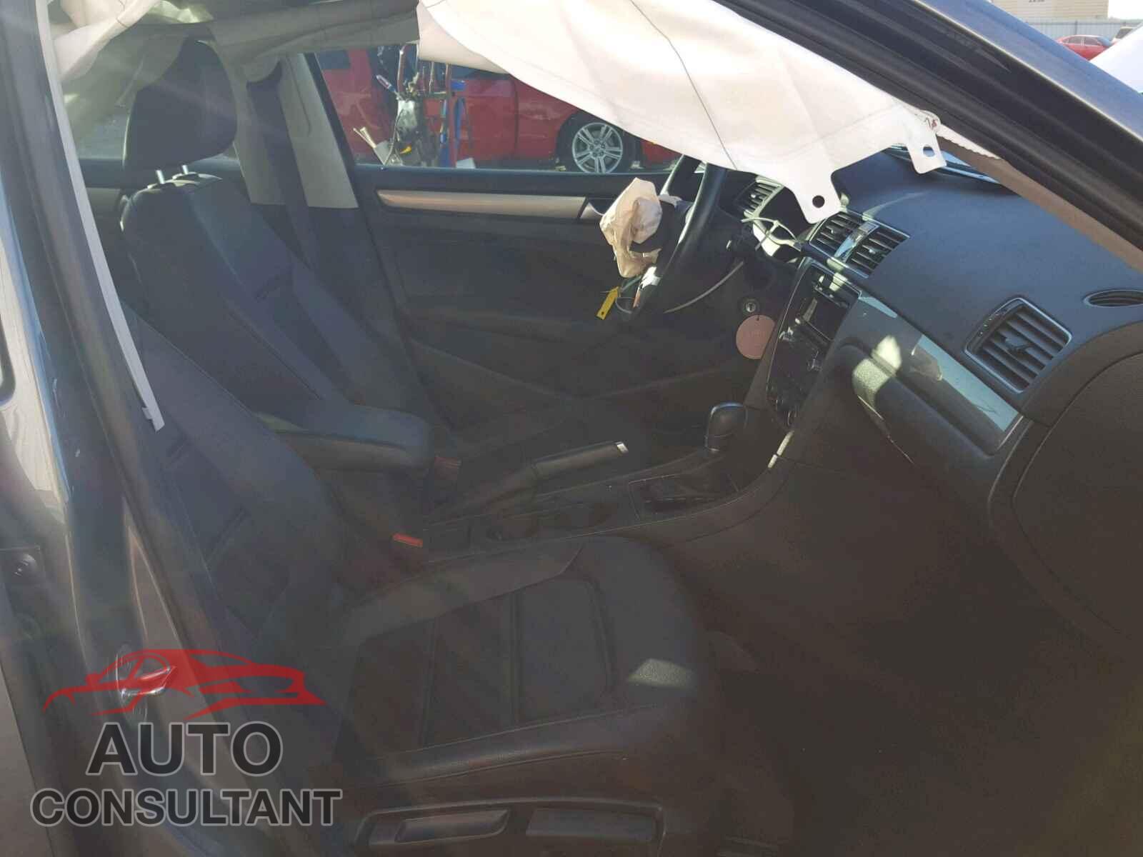 VOLKSWAGEN PASSAT 2015 - 1VWAT7A34FC058663