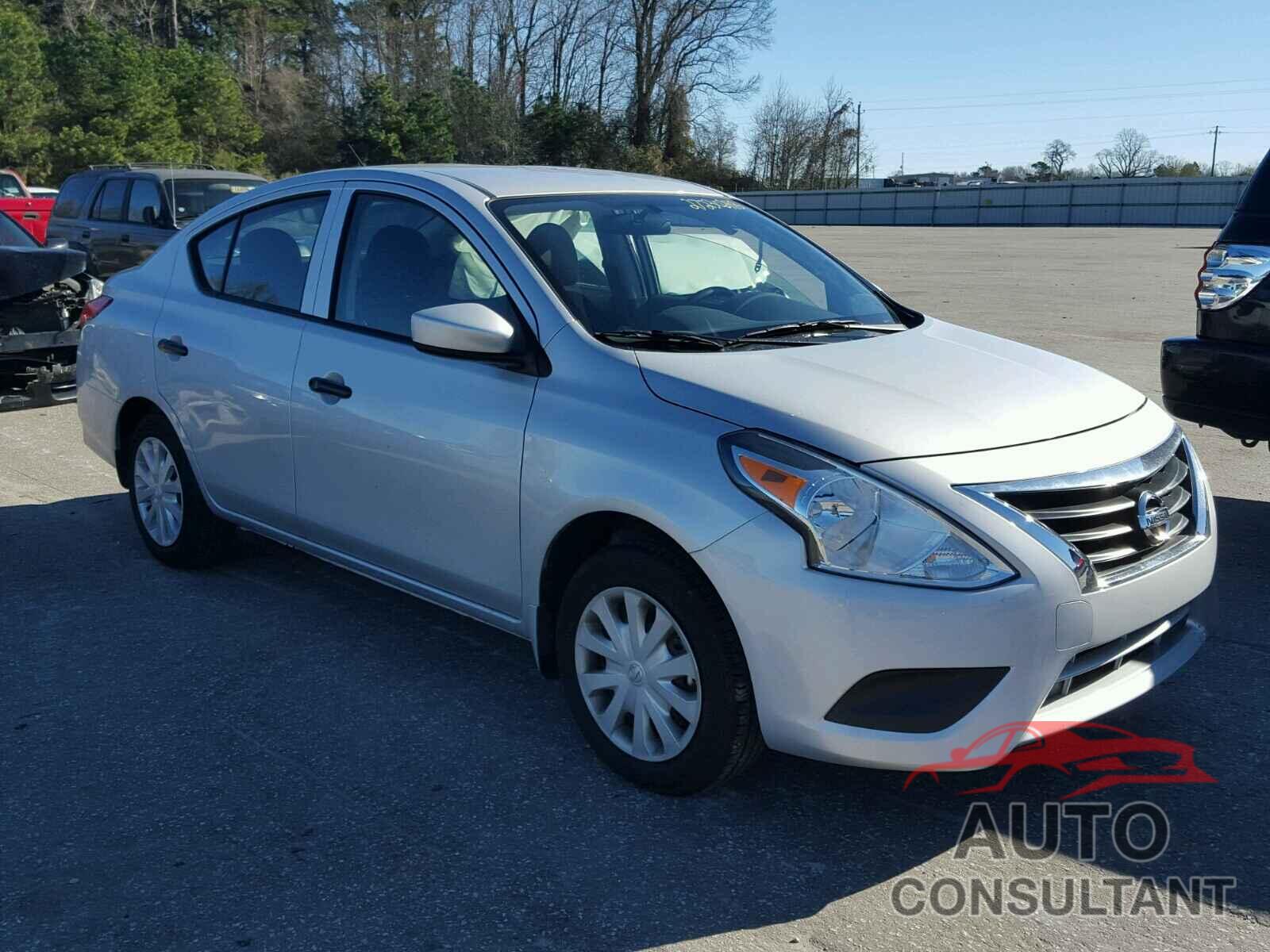 NISSAN VERSA 2018 - 3N1CN7AP8JL812110