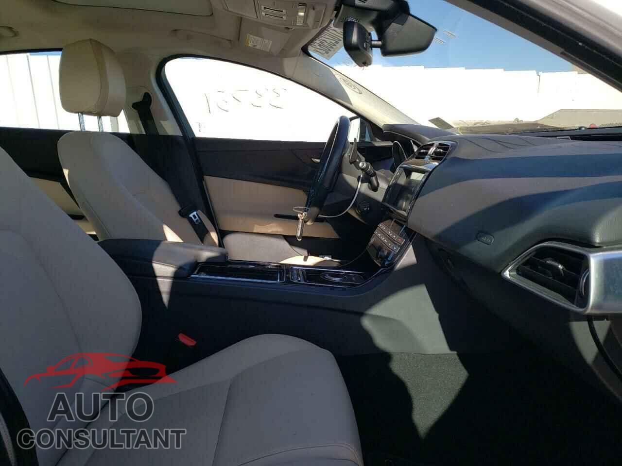 JAGUAR XE 2018 - SAJAJ4FX9JCP34232
