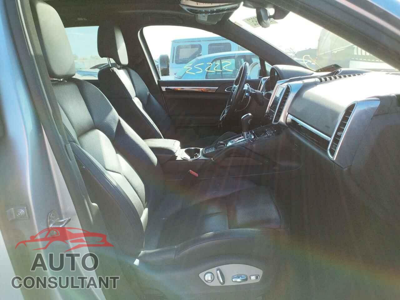 PORSCHE CAYENNE 2018 - WP1AA2A21JKA03300