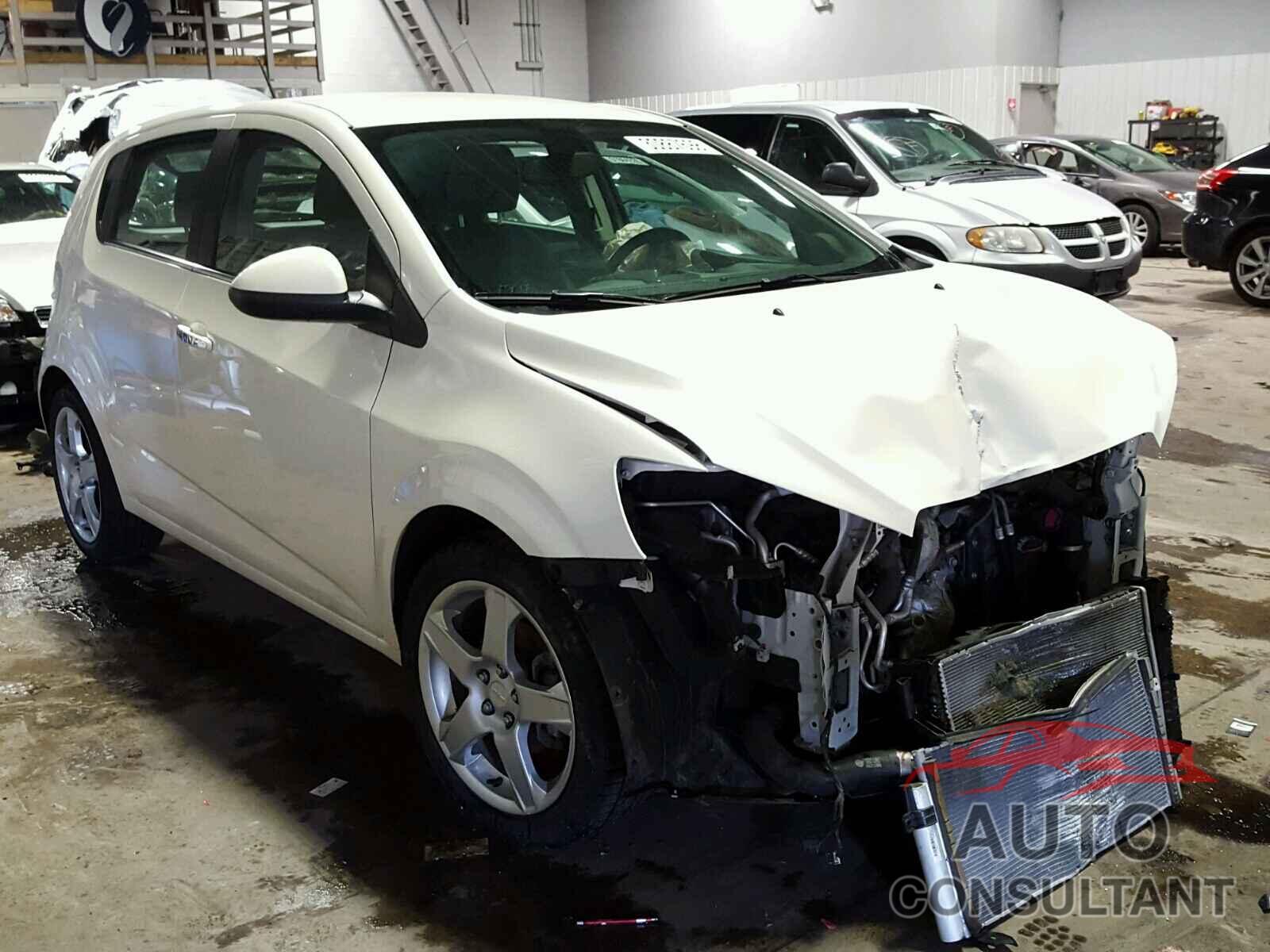 CHEVROLET SONIC 2015 - 1G1JE6SB5F4139039