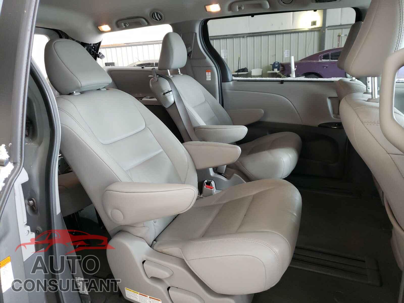 TOYOTA SIENNA 2017 - 5TDYZ3DC5HS856496